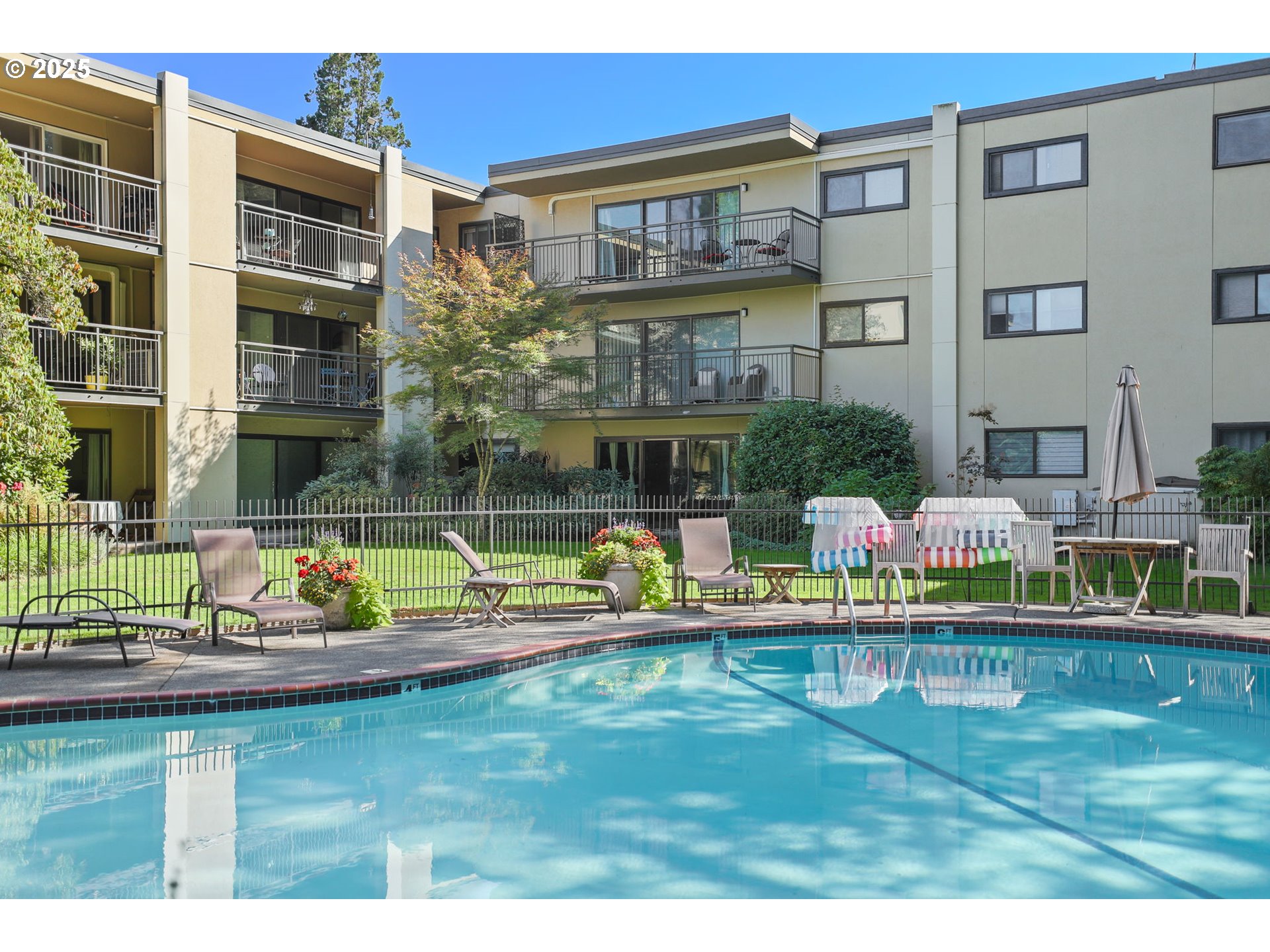 2393 Southwest Park Place, Unit 210 Portland, OR 97205 - Photo 36 of 44