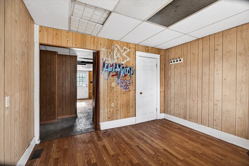337 Parker Street Springfield, MA 01129 - Photo 20 of 36