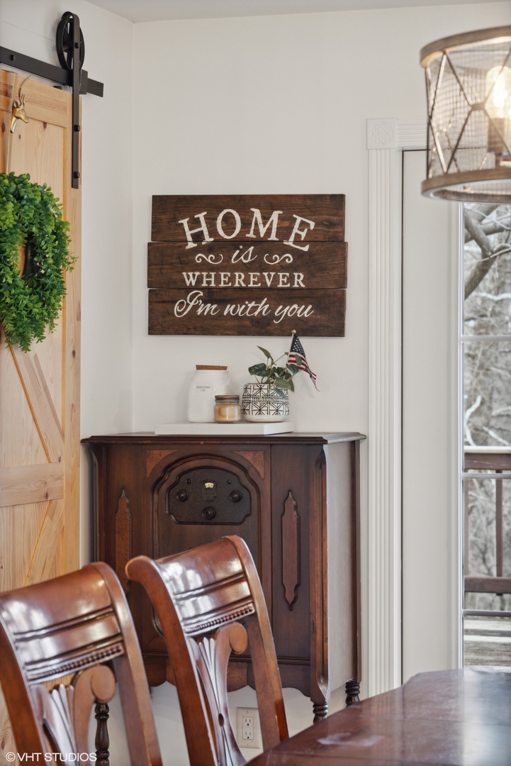 607 Pine Street Batavia, IL 60510 - Photo 11 of 39 a view of entryway