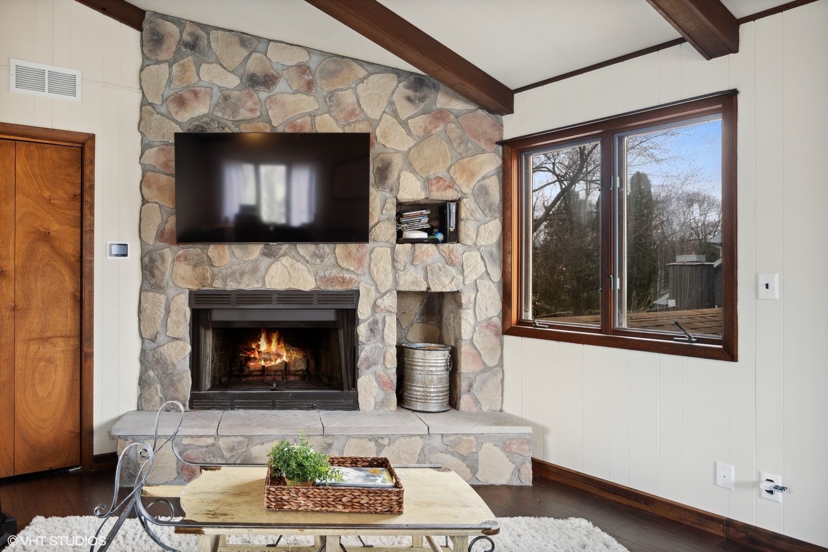 607 Pine Street Batavia, IL 60510 - Photo 19 of 39 a living room with furniture and a fireplace