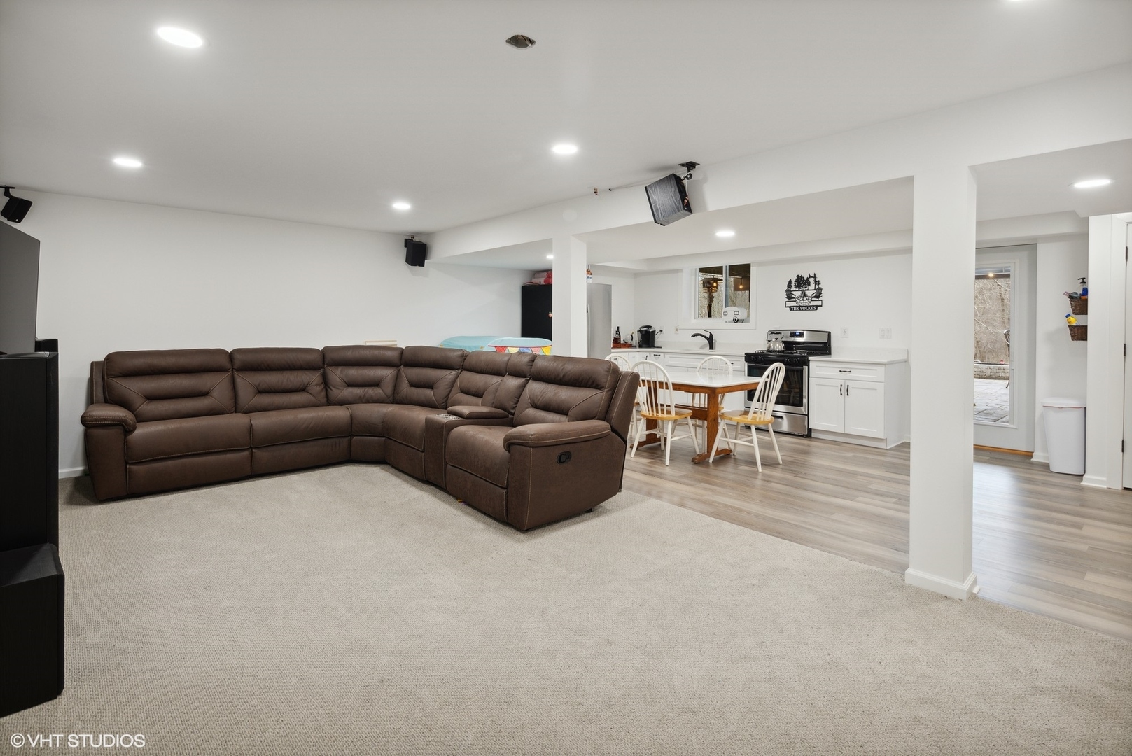 607 Pine Street Batavia, IL 60510 - Photo 26 of 39 a living room with furniture
