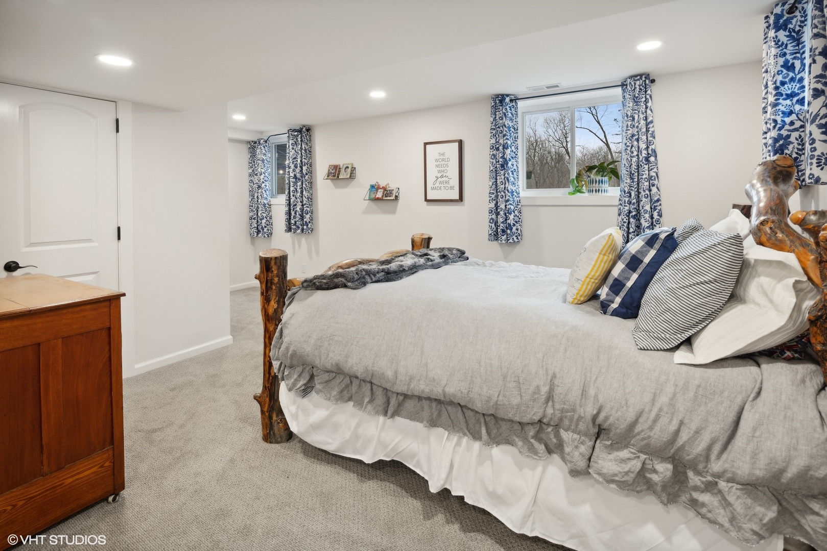 607 Pine Street Batavia, IL 60510 - Photo 28 of 39 a spacious bedroom with a bed and a large mirror