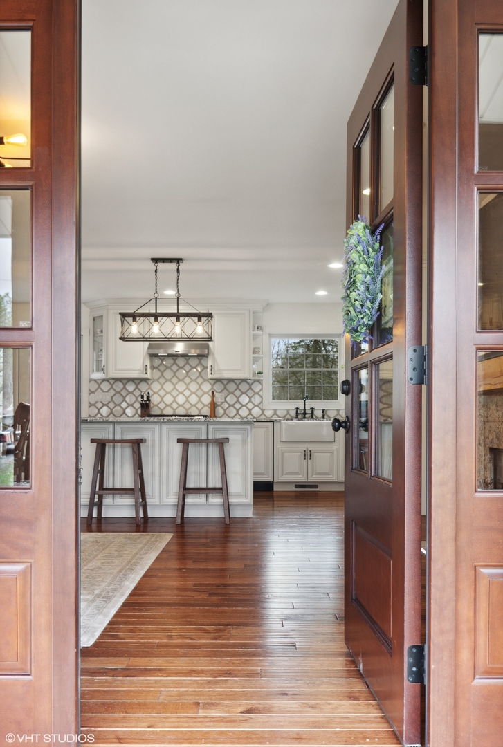 607 Pine Street Batavia, IL 60510 - Photo 3 of 39 a kitchen with stainless steel appliances kitchen island granite countertop a refrigerator and cabinets
