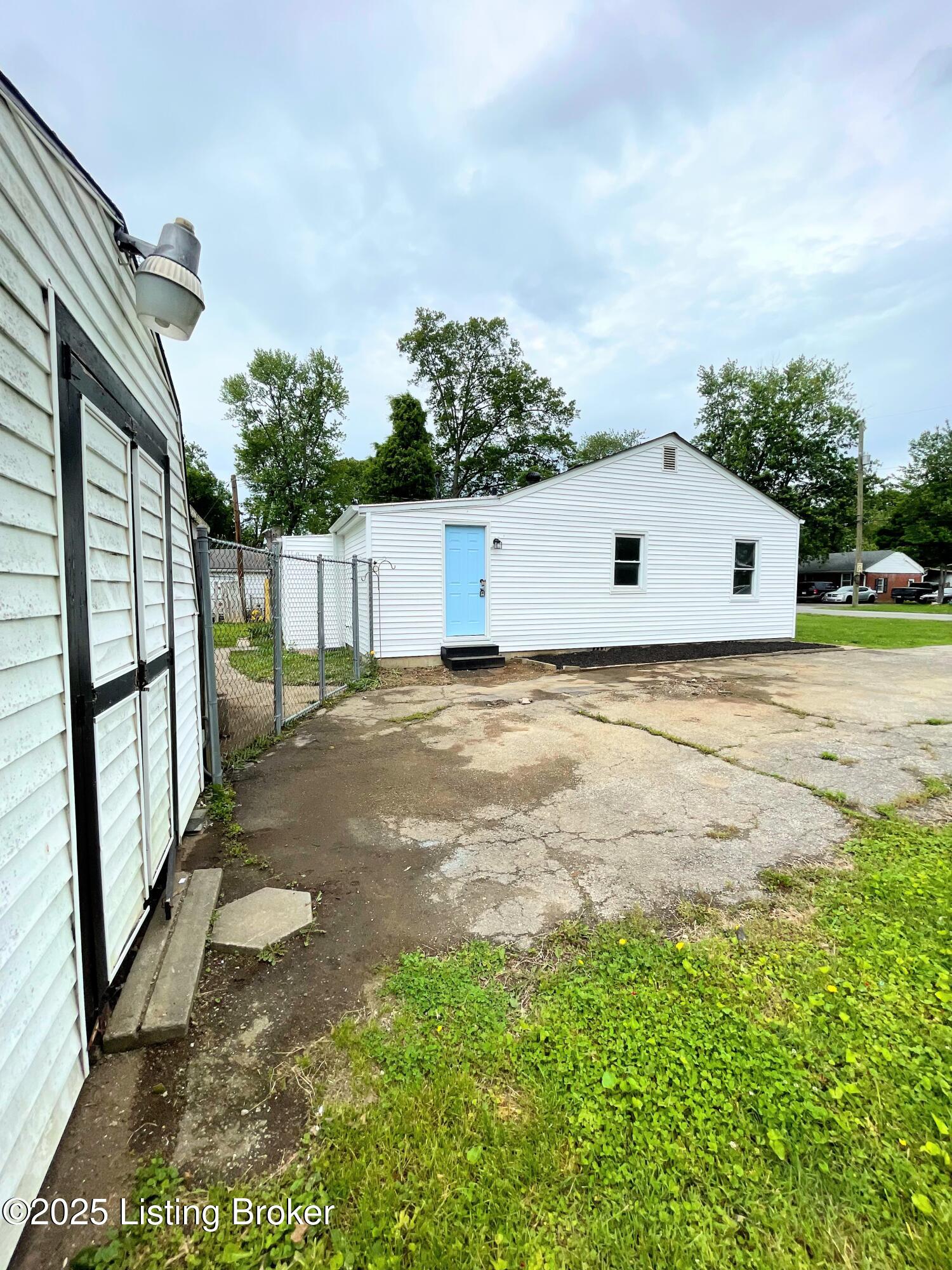 3004 Wayne Road Louisville, KY 40216 - Photo 40 of 44 IMG_0952