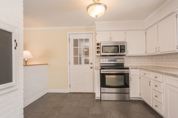 10 St James Road Shrewsbury, MA 01545 - Photo 9 of 30 Gallery Image 9
