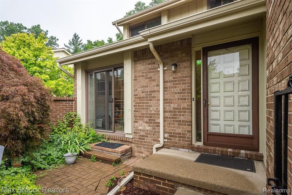 2844 Trailwood Drive Rochester Hills, MI 48309 - Photo 1 of 31