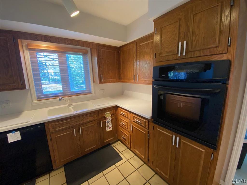 942 Springhouse Road Allentown, PA 18104 - Photo 16 of 43 Gallery Image 16