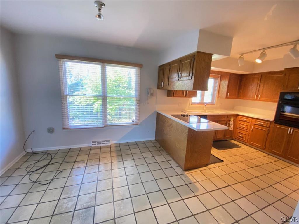 942 Springhouse Road Allentown, PA 18104 - Photo 17 of 43 Gallery Image 17