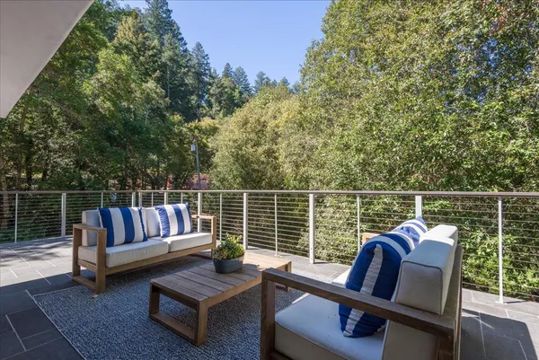 a view of sitting area with furniture