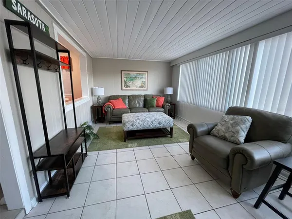 $1,950 | 828 South Tuttle Avenue, Unit A, Sarasota, FL 34237