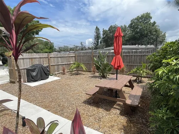 $1,950 | 828 South Tuttle Avenue, Unit A, Sarasota, FL 34237