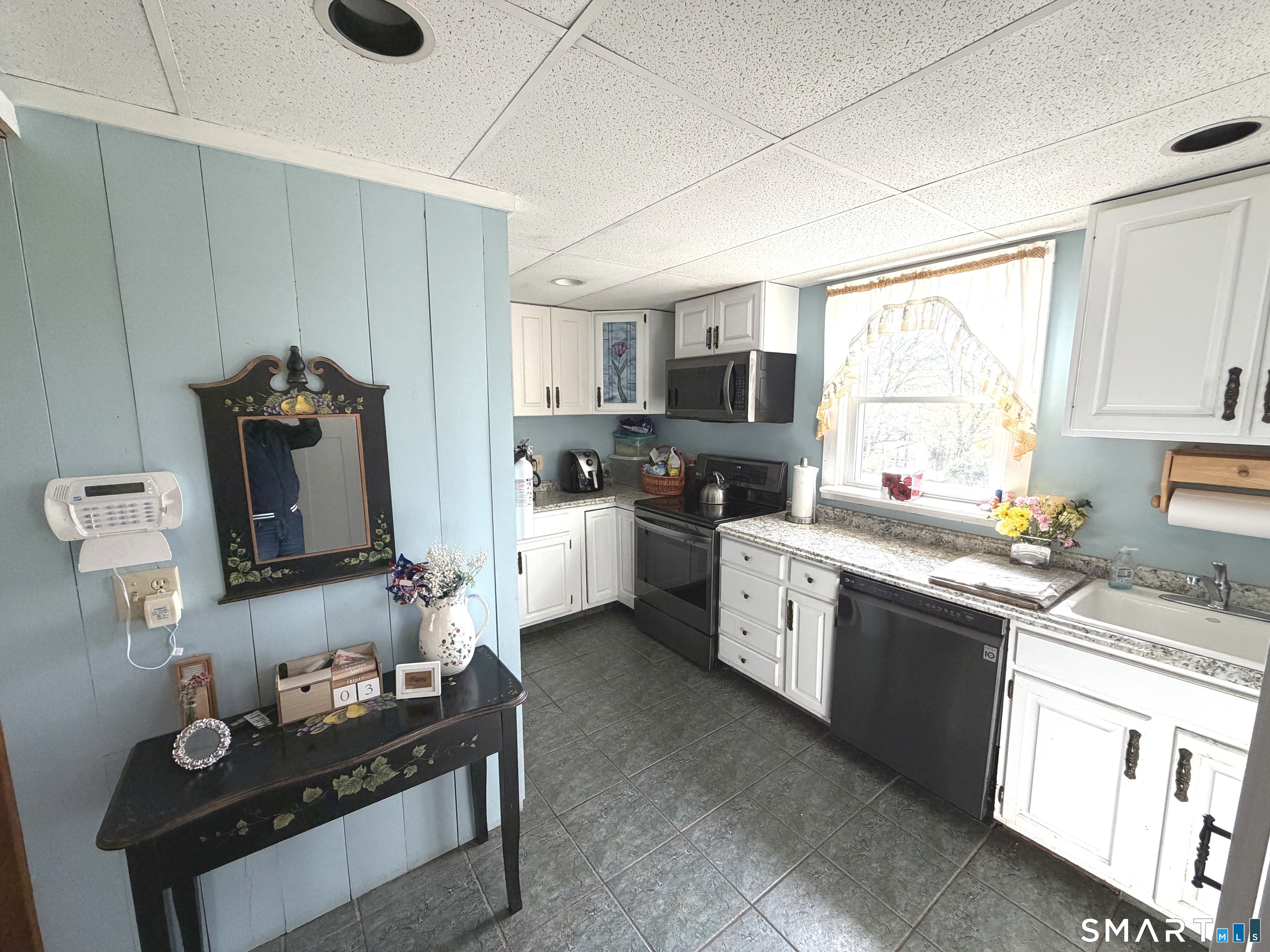 33 Chestnut Grove Road Watertown, CT 06795 - Photo 10 of 31