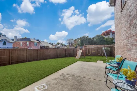 a view of backyard with a garden and plants