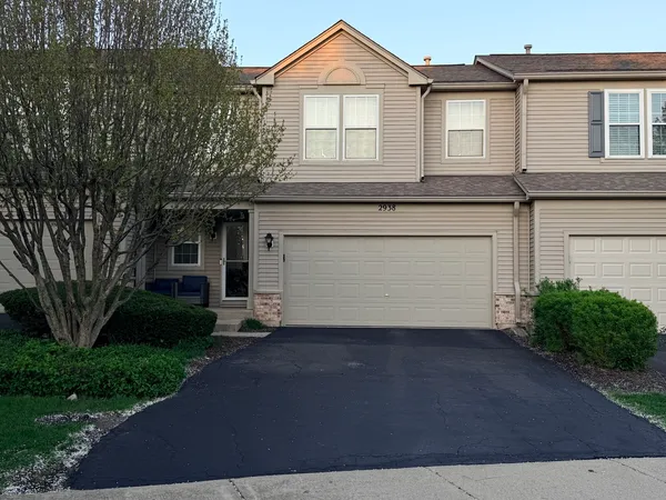 $3,200 | 2938 Peachtree Circle, Unit 2938, Aurora, IL 60502