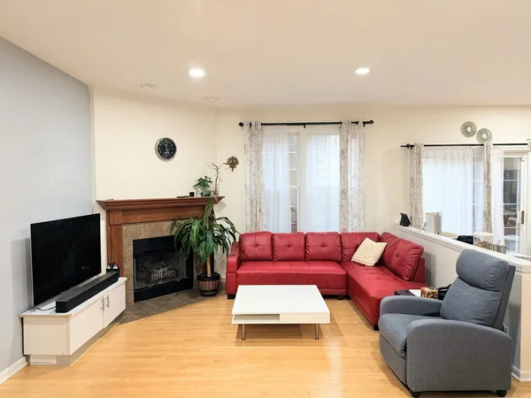 $3,200 | 2938 Peachtree Circle, Unit 2938, Aurora, IL 60502