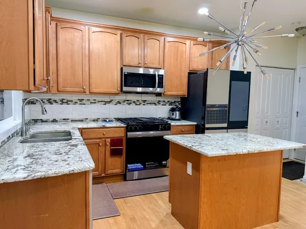 $3,200 | 2938 Peachtree Circle, Unit 2938, Aurora, IL 60502