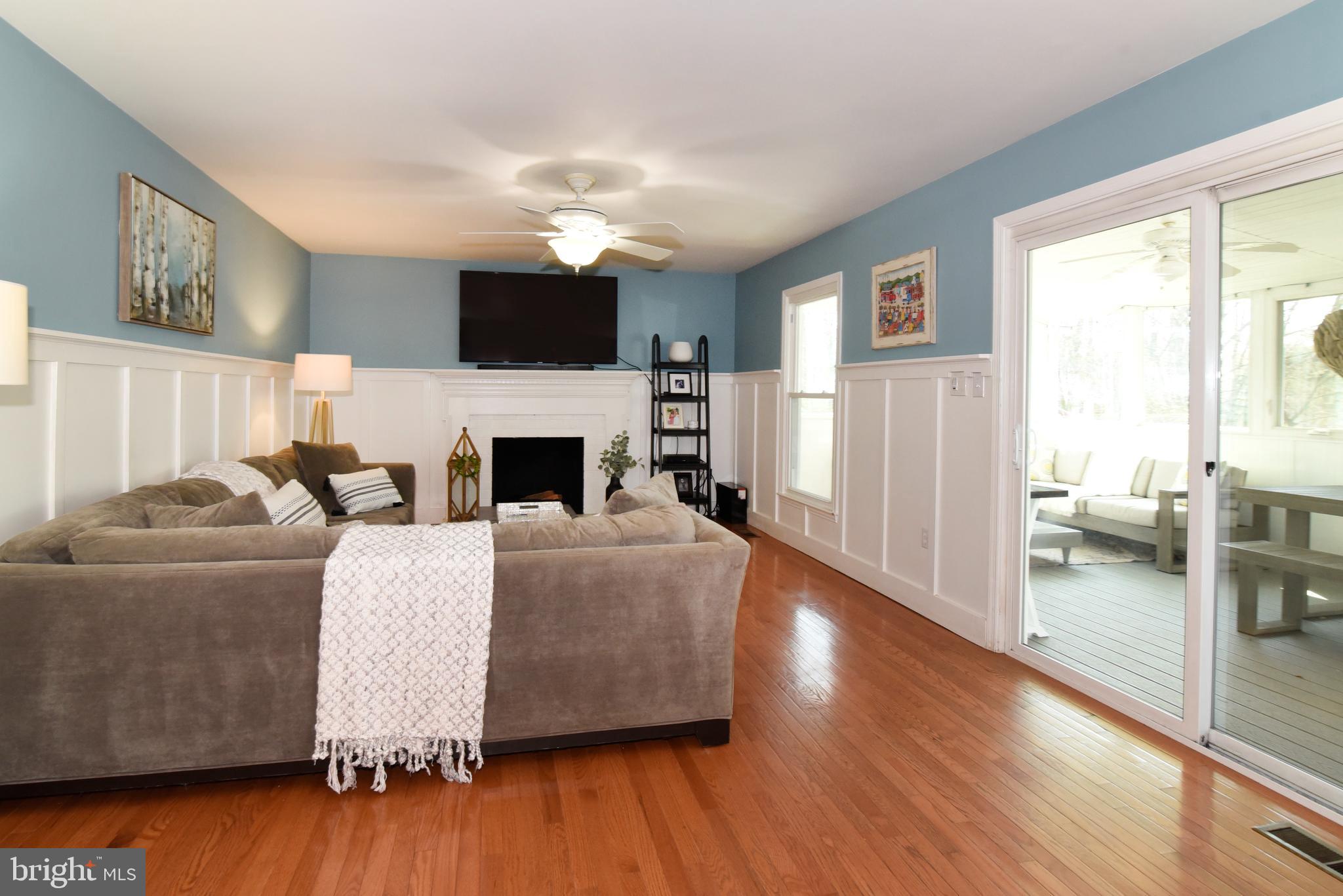 1512 Coat Ridge Road Herndon, VA 20170 - Photo 10 of 40 Family Room with Glass Doors to Sunroom.