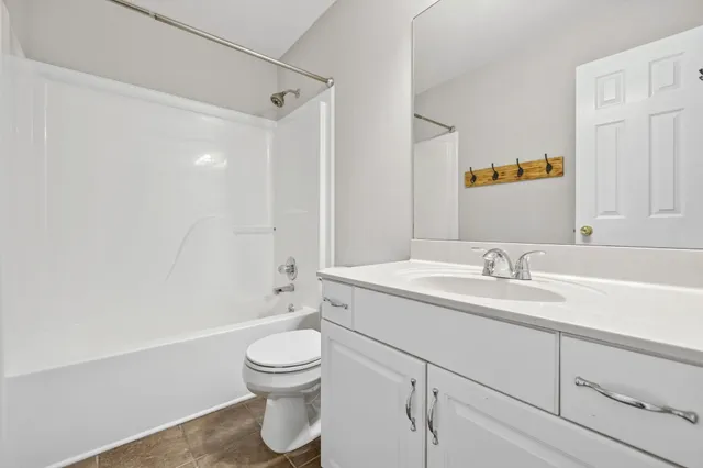 $458,400 | 1040 Heatherwood Road, Pleasant View, TN 37146