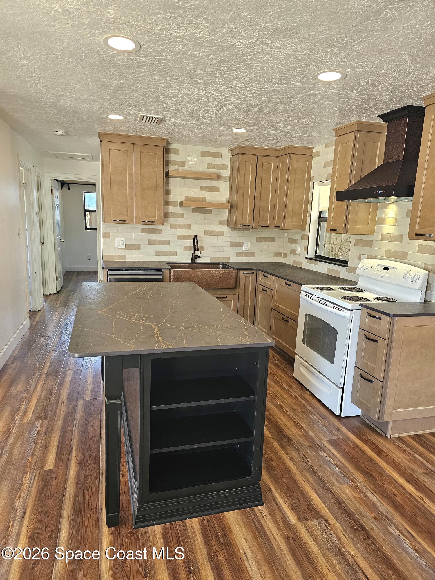1508 Croton Road Melbourne, FL 32935 - Photo 2 of 14 Kitchen