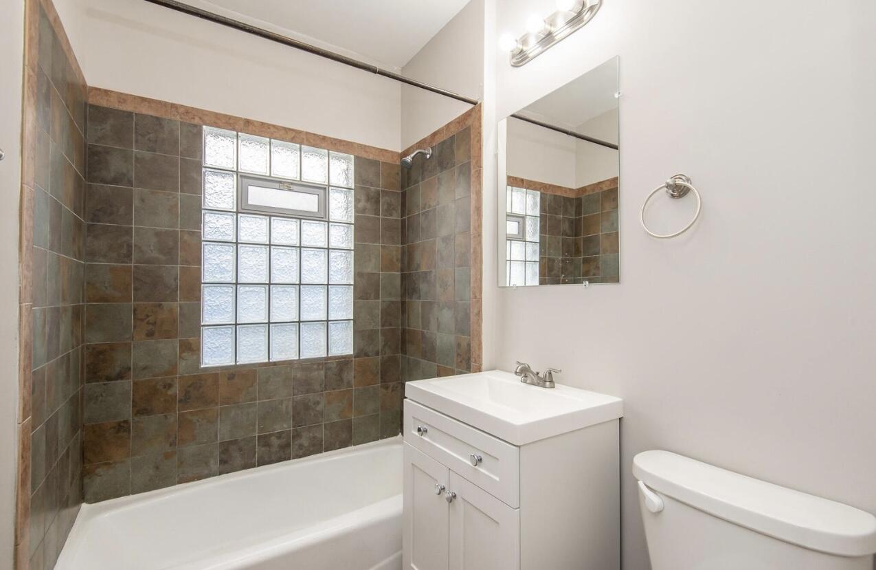 1022 Goold Street Racine, WI 53402 - Photo 7 of 14 EC280413-2051-4915-8957-1215705F8F05