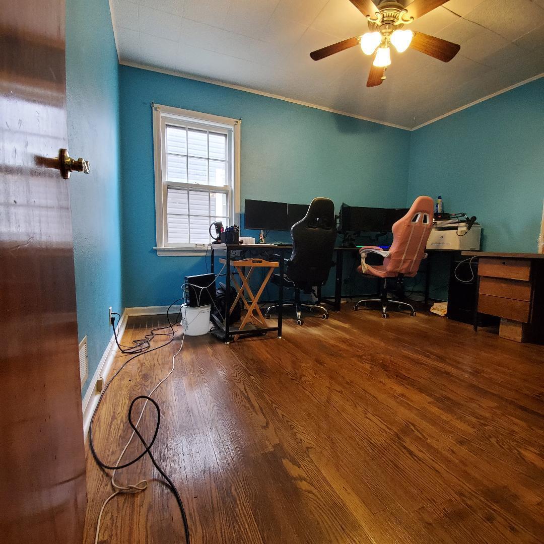 508 173rd Street Hammond, IN 46324 - Photo 27 of 61 a workspace with furniture gym equipment