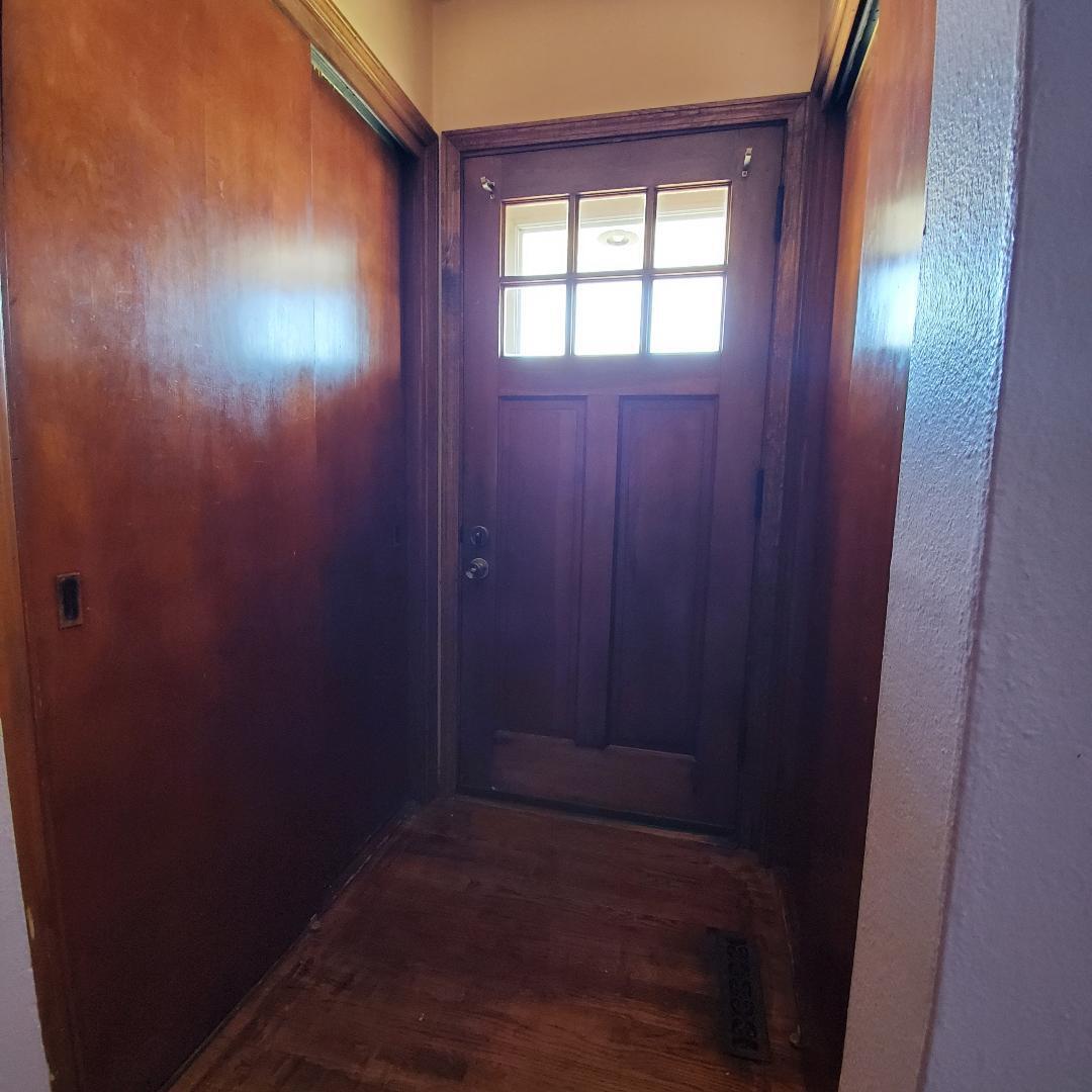 508 173rd Street Hammond, IN 46324 - Photo 5 of 61 a view of hallway with window