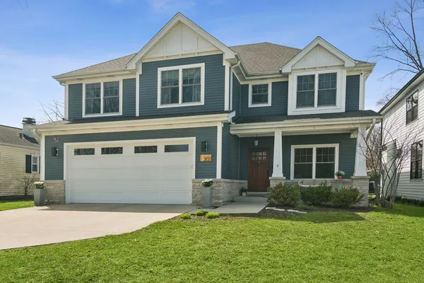 $1,050,000 | 302 North Elm Street, Mount Prospect, IL 60056