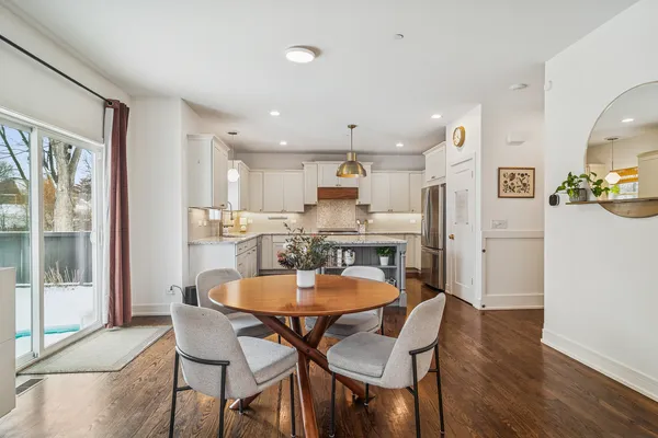 $1,050,000 | 302 North Elm Street, Mount Prospect, IL 60056