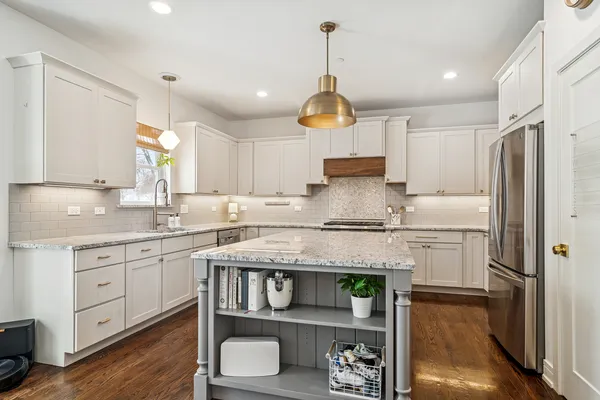 $1,050,000 | 302 North Elm Street, Mount Prospect, IL 60056