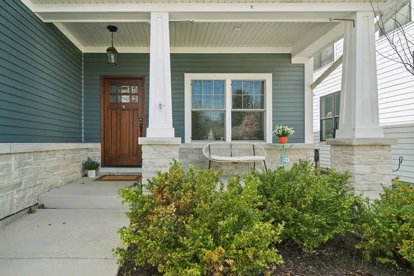 $1,050,000 | 302 North Elm Street, Mount Prospect, IL 60056