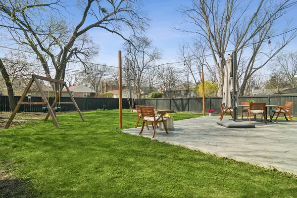 $1,050,000 | 302 North Elm Street, Mount Prospect, IL 60056