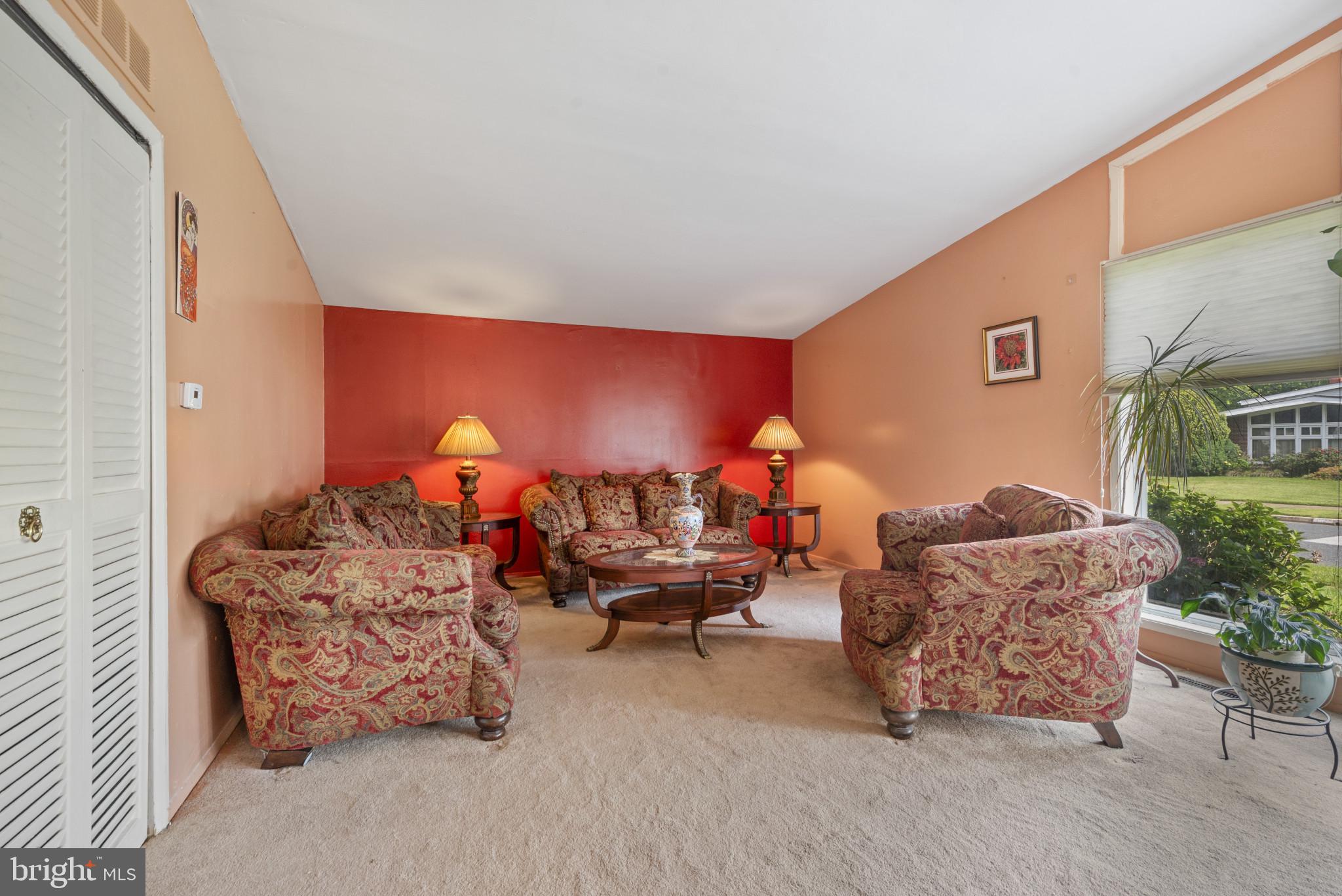 615 Kahn Drive Baltimore, MD 21208 - Photo 12 of 35 Living Room