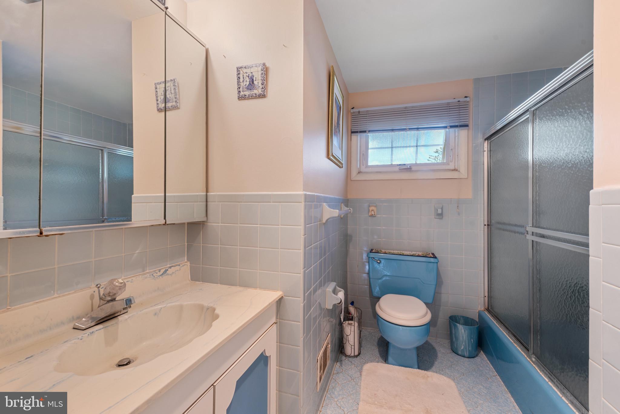 615 Kahn Drive Baltimore, MD 21208 - Photo 30 of 35 Upper Level Full Bath