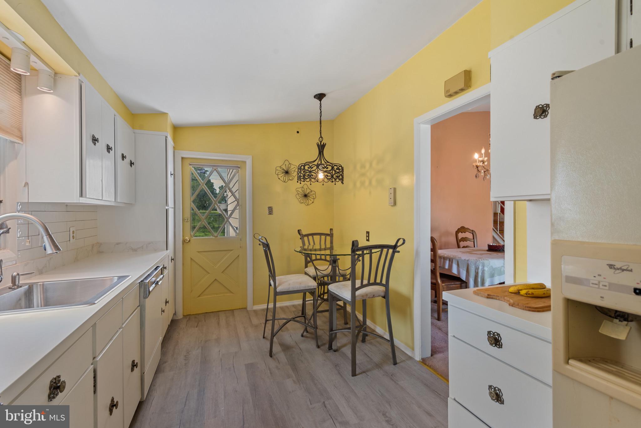 615 Kahn Drive Baltimore, MD 21208 - Photo 7 of 35 Eat In Kitchen