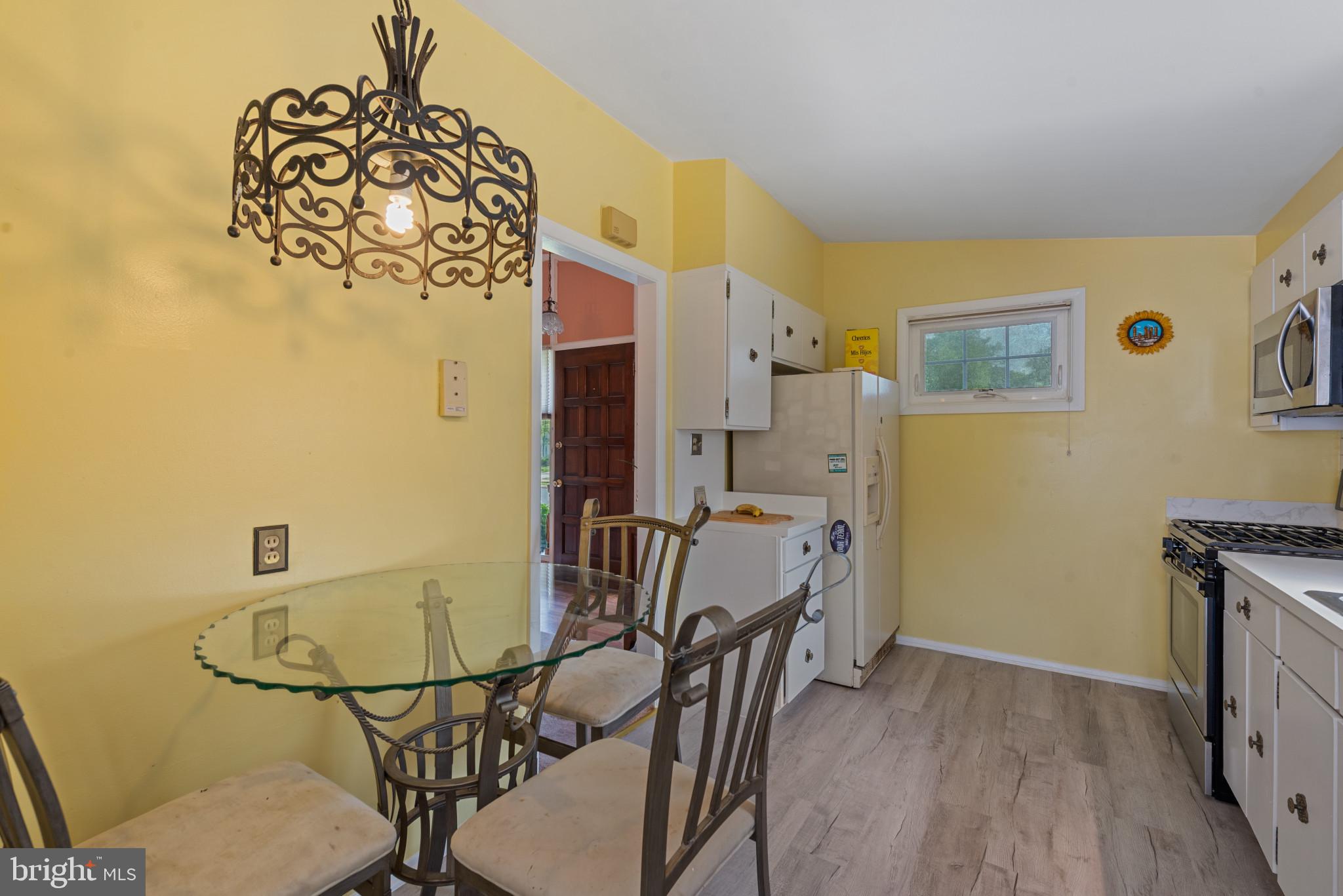 615 Kahn Drive Baltimore, MD 21208 - Photo 9 of 35 Eat In Kitchen