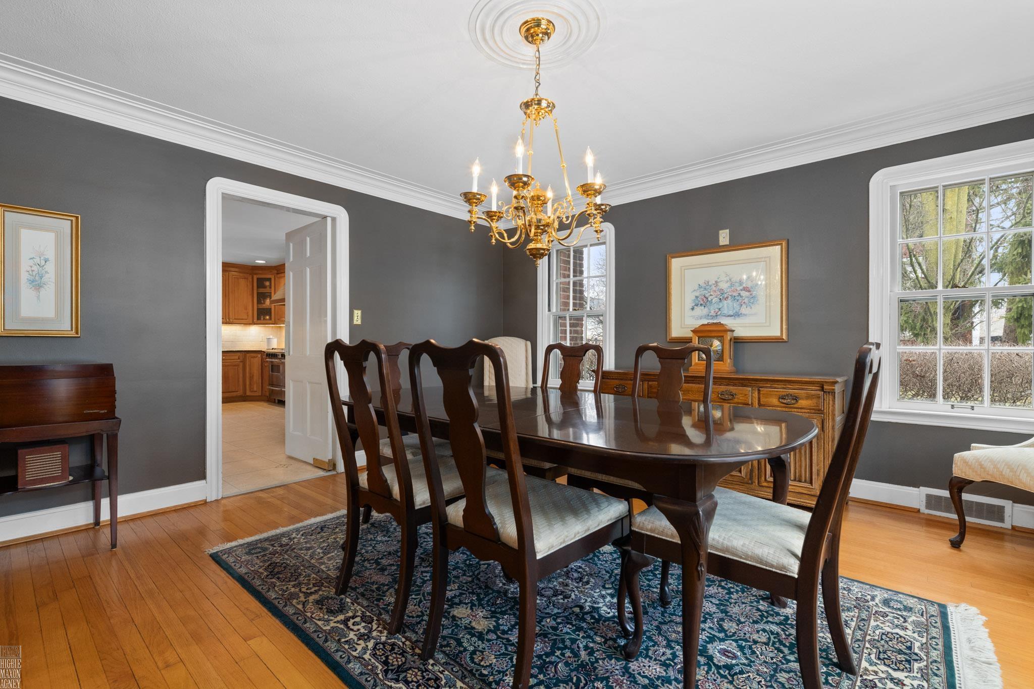 1009 Yorkshire Road Grosse Pointe, MI 48230 - Photo 8 of 38 Light-filled formal dinin