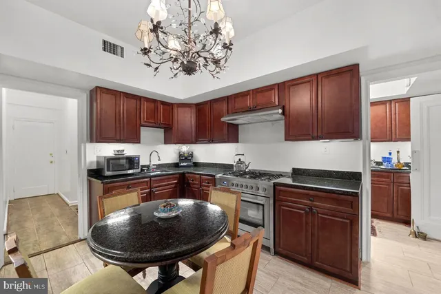 $2,000,000 | 2101 Connecticut Avenue Northwest, Unit 6, Washington, DC 20009