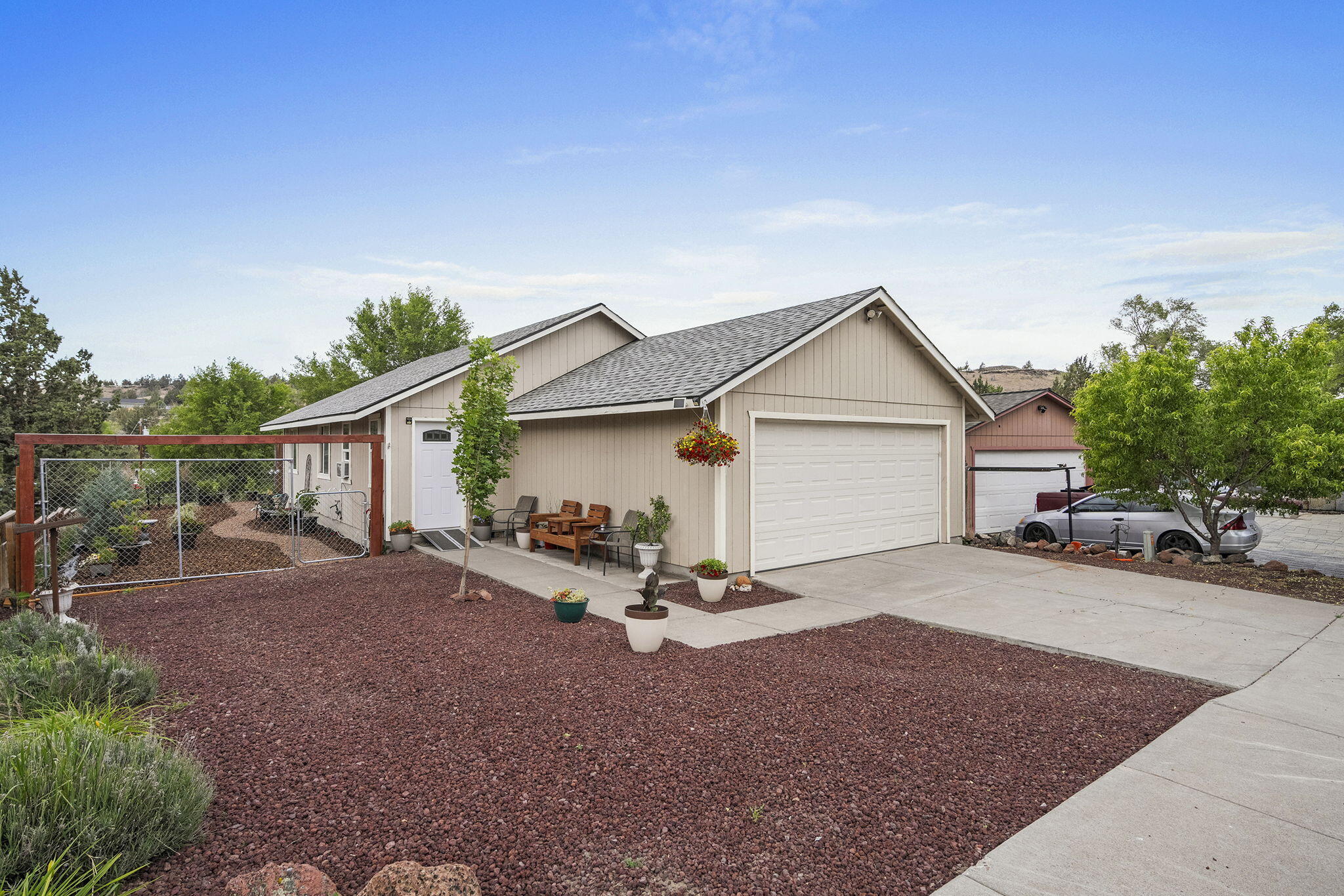 552 Southwest Lincoln Street Madras, OR 97741 - Photo 1 of 23 a view of a house with a patio
