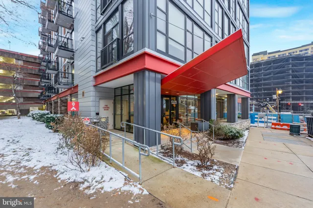 $275,000 | 1320 Fenwick Lane, Unit 7, Silver Spring, MD 20910