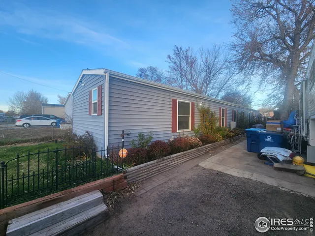 a view of a car park in front of house