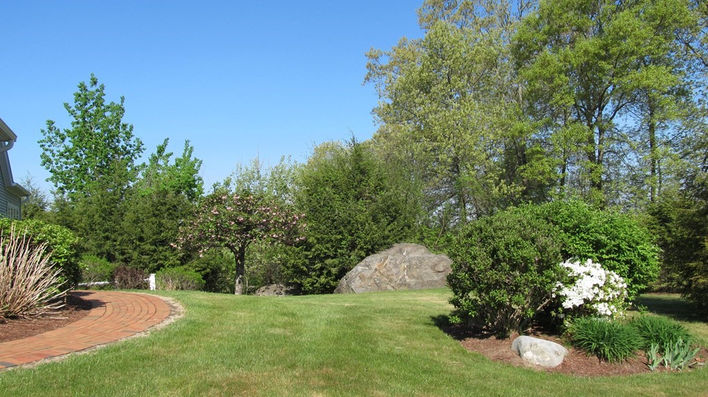 52 Hummock Way, Unit 52 Hudson, MA 01749 - Photo 3 of 31