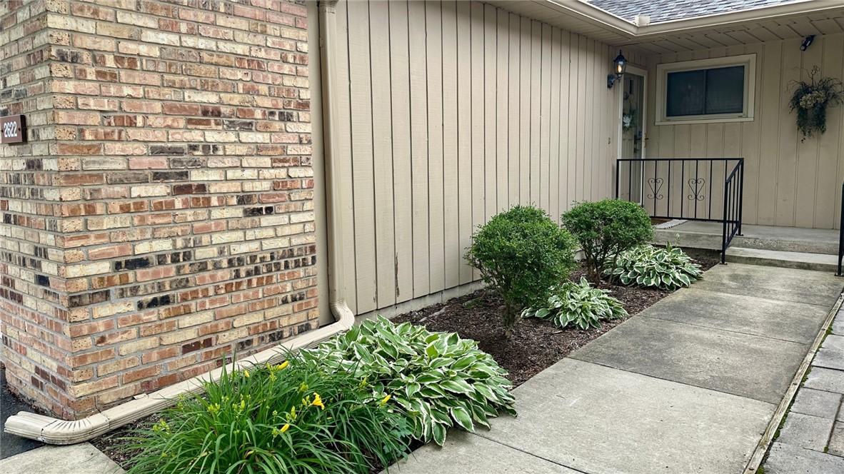 2622 South Forrest Green Drive Decatur, IL 62521 - Photo 2 of 28