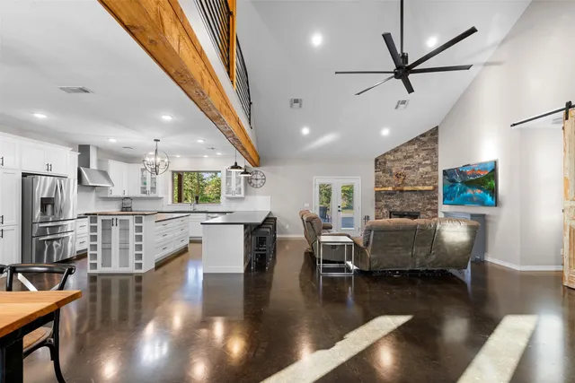 $2,350,000 | 7541 Halamicek Loop, Fayetteville, TX 78940