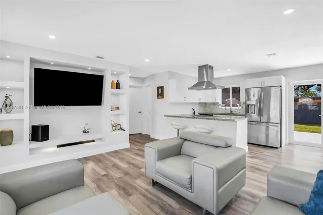 $520,000 | 330 North 70th Avenue, Hollywood, FL 33024