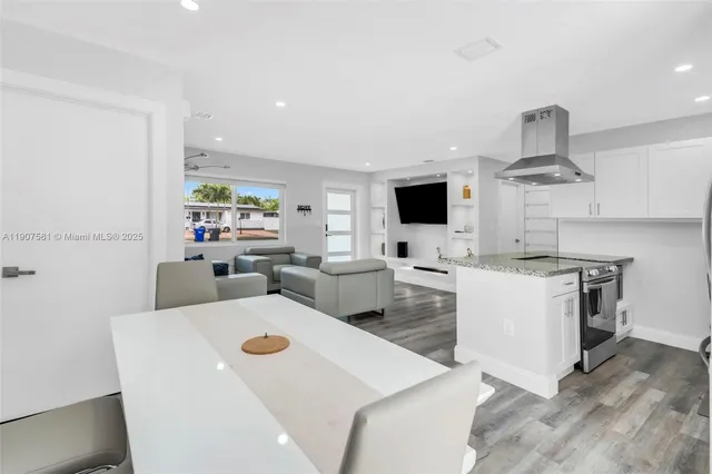 $520,000 | 330 North 70th Avenue, Hollywood, FL 33024