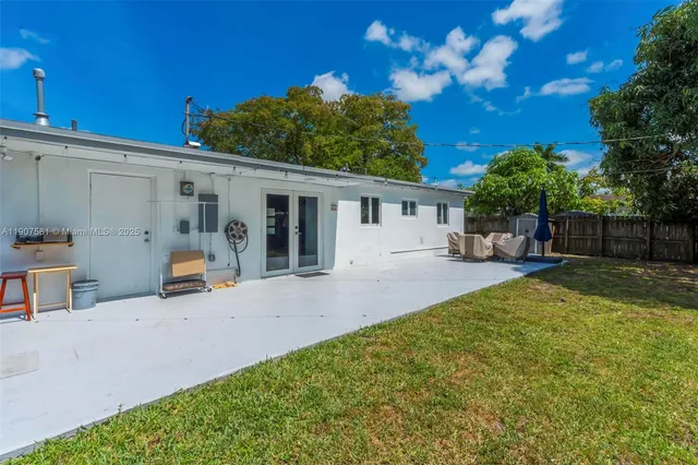 $520,000 | 330 North 70th Avenue, Hollywood, FL 33024