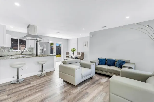 $520,000 | 330 North 70th Avenue, Hollywood, FL 33024