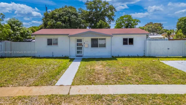 $520,000 | 330 North 70th Avenue, Hollywood, FL 33024