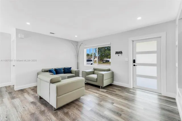 $520,000 | 330 North 70th Avenue, Hollywood, FL 33024