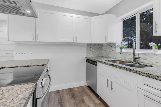 $520,000 | 330 North 70th Avenue, Hollywood, FL 33024